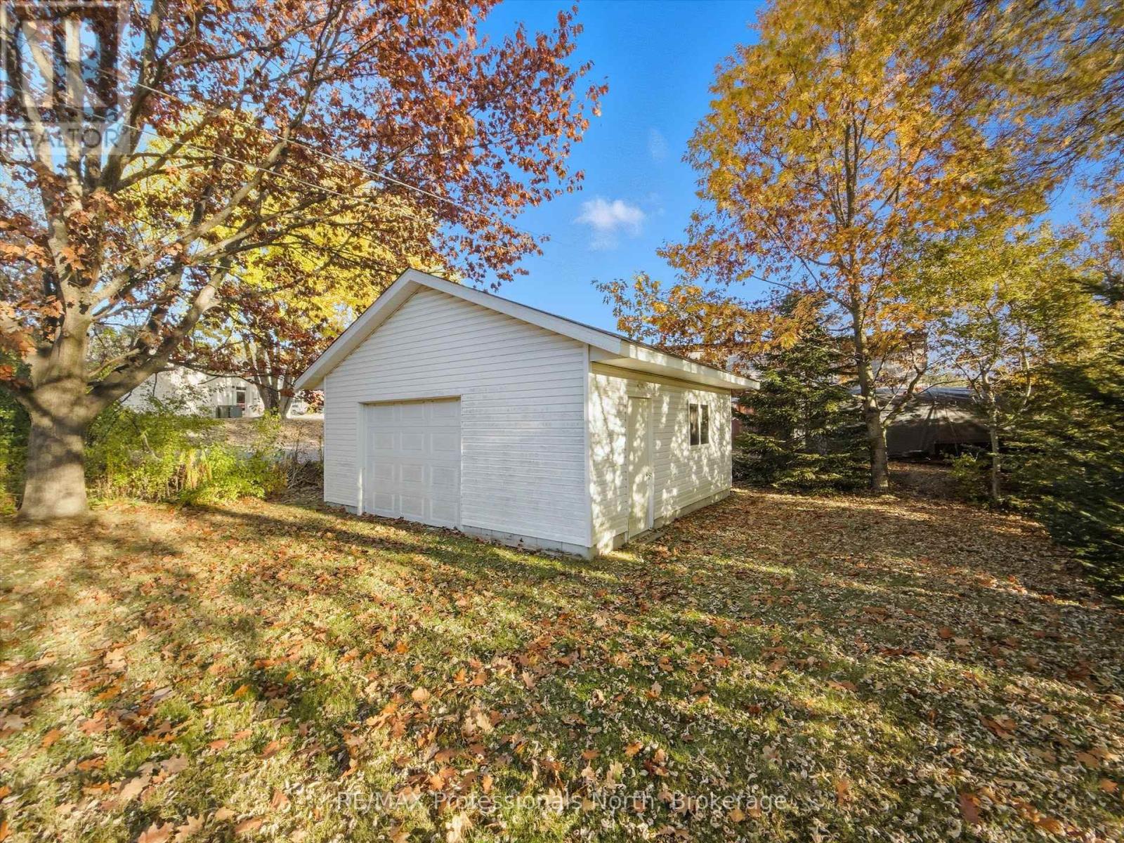 25 Cann Street, Huntsville, Ontario  P1H 1K7 - Photo 11 - X12511984