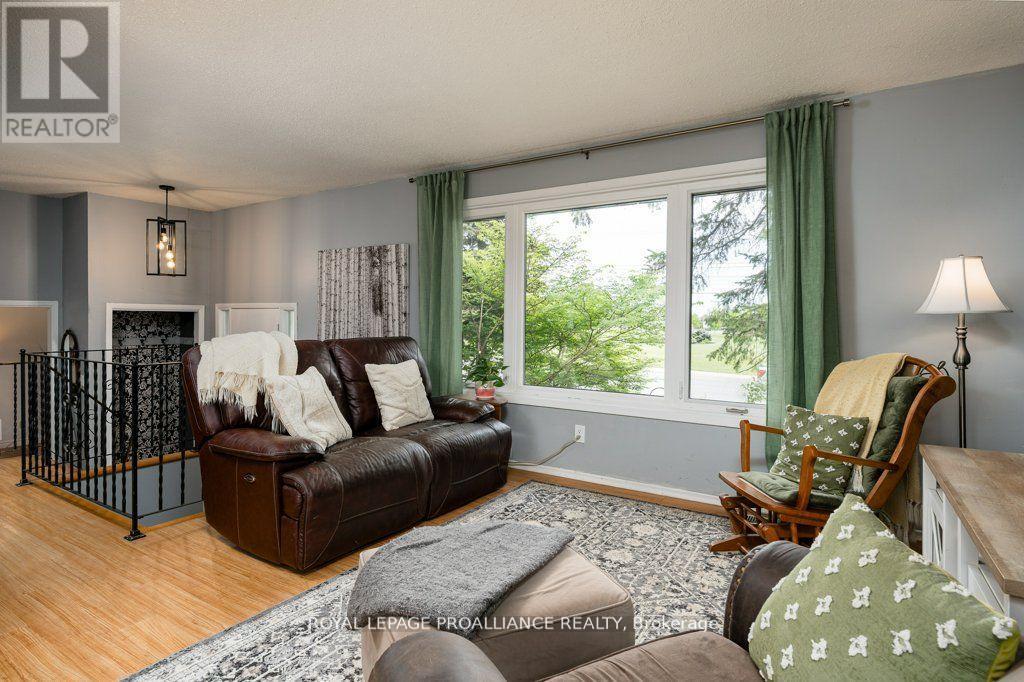 44 Sidney Street, Belleville (Belleville Ward), Ontario  K8P 3Y8 - Photo 14 - X12512022