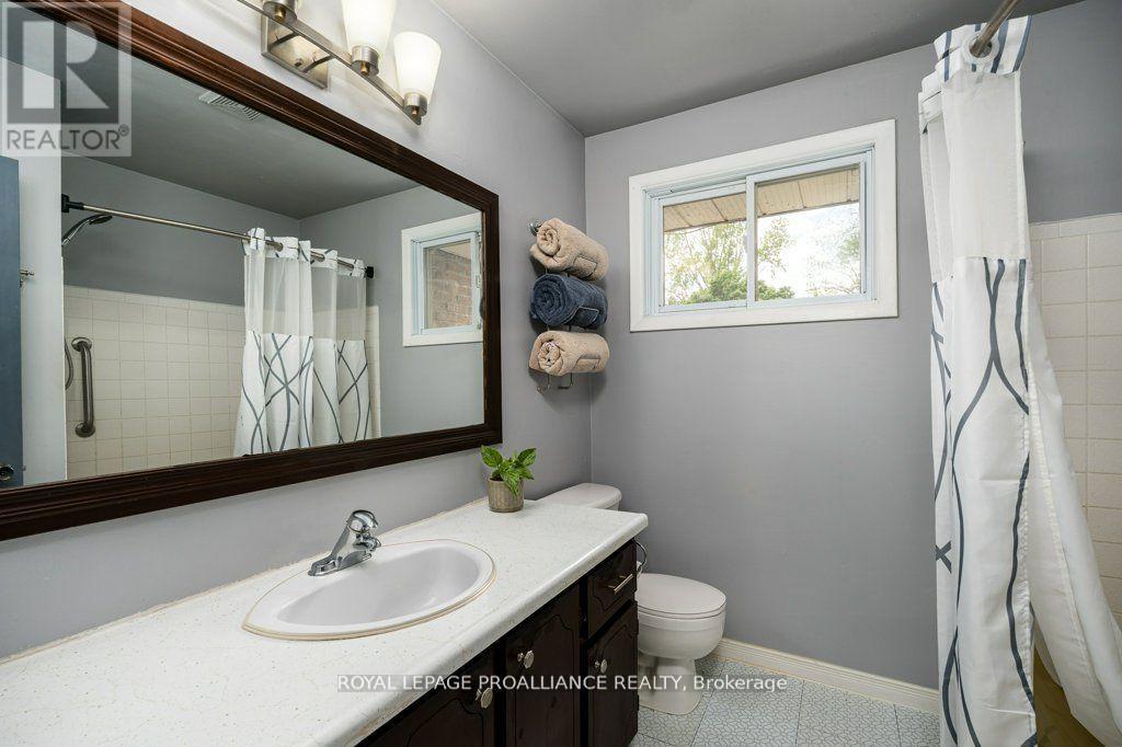 44 Sidney Street, Belleville (Belleville Ward), Ontario  K8P 3Y8 - Photo 25 - X12512022