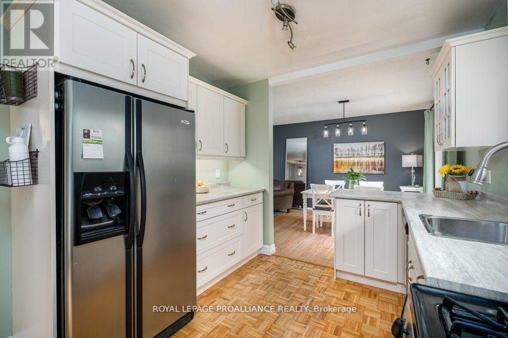 44 Sidney Street, Belleville (Belleville Ward), Ontario  K8P 3Y8 - Photo 9 - X12512022