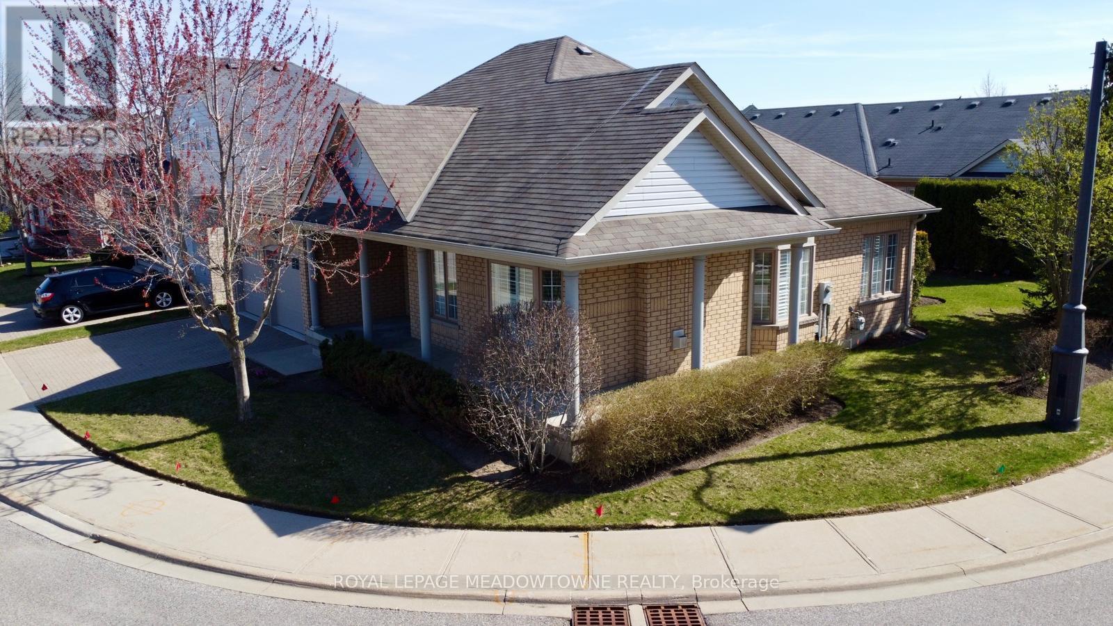 34 - 54 Locust Drive, Brampton (Sandringham-Wellington), Ontario  L6R 0W2 - Photo 4 - W12365718