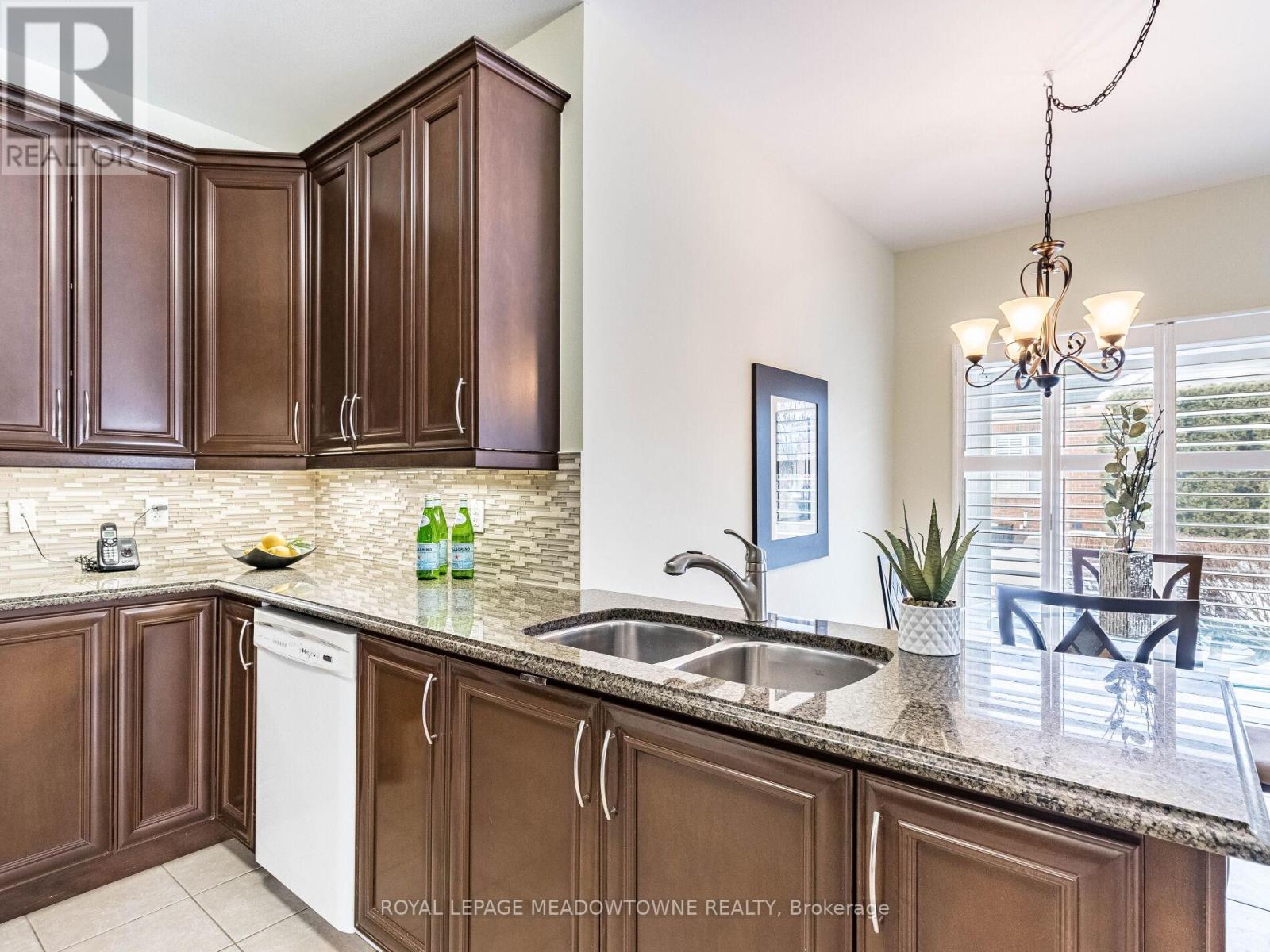 34 - 54 Locust Drive, Brampton (Sandringham-Wellington), Ontario  L6R 0W2 - Photo 14 - W12365718