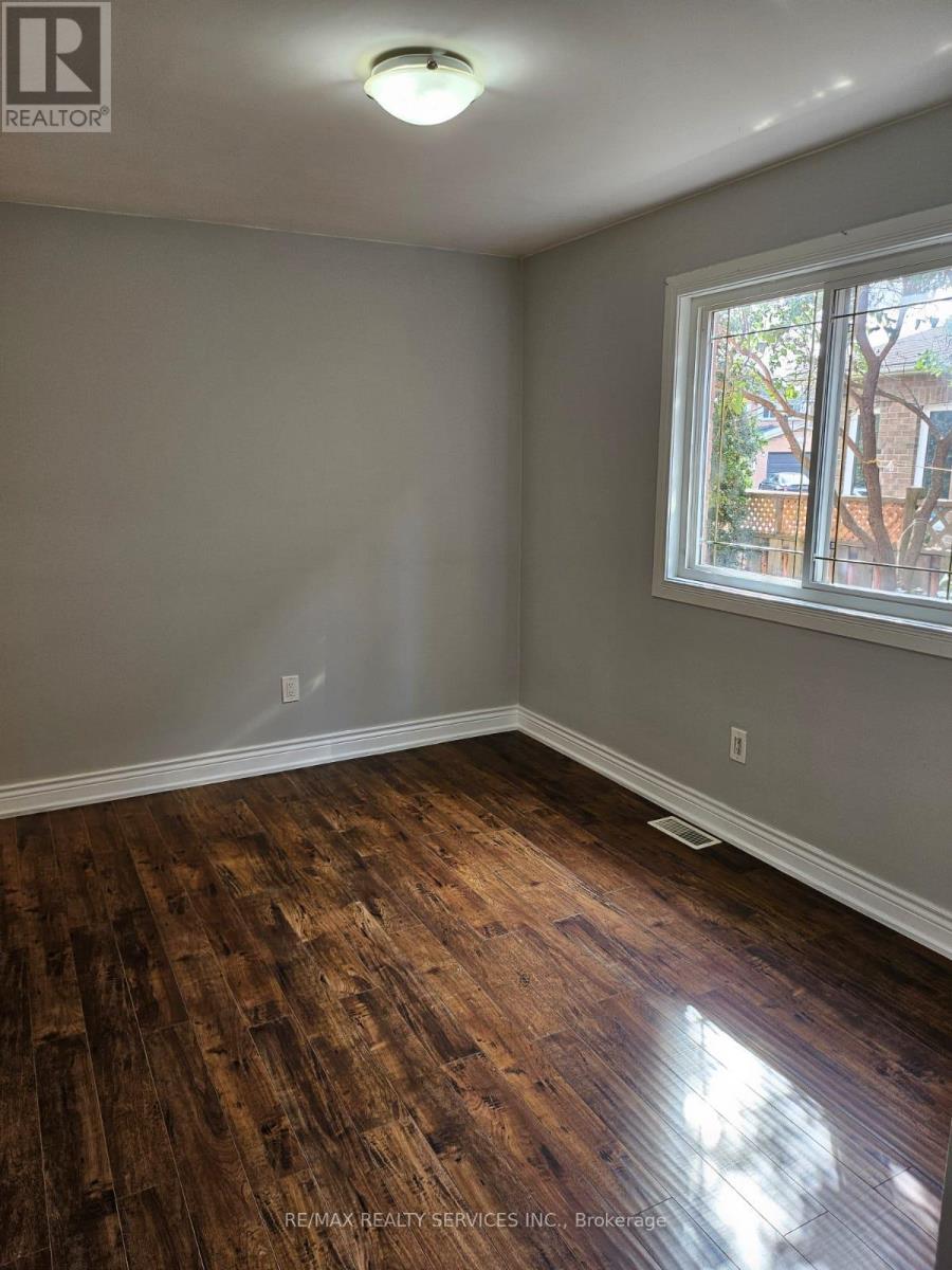 57 Blackmere Circle, Brampton, Ontario  L6W 4B9 - Photo 11 - W12511698