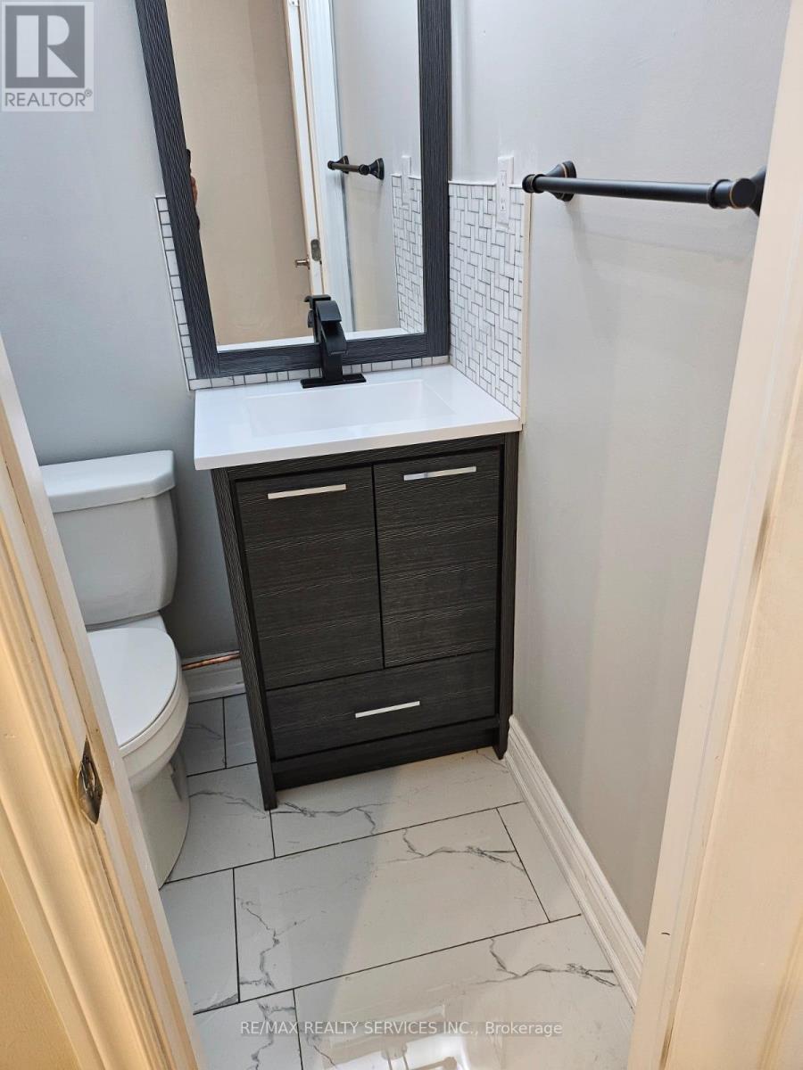 57 Blackmere Circle, Brampton, Ontario  L6W 4B9 - Photo 15 - W12511698