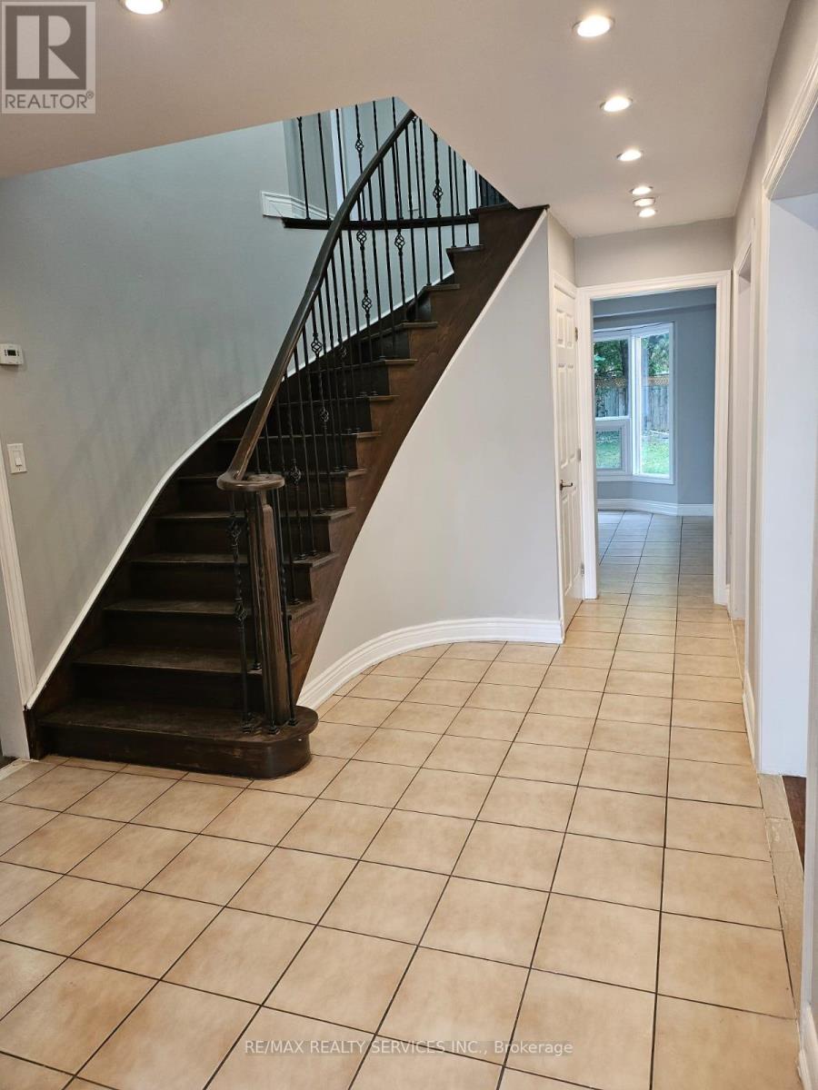 57 Blackmere Circle, Brampton, Ontario  L6W 4B9 - Photo 16 - W12511698