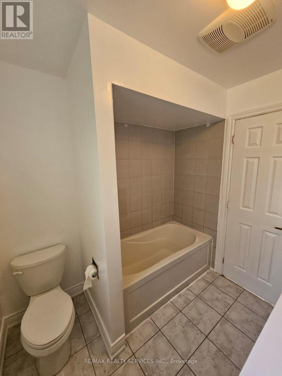 57 Blackmere Circle, Brampton, Ontario  L6W 4B9 - Photo 22 - W12511698