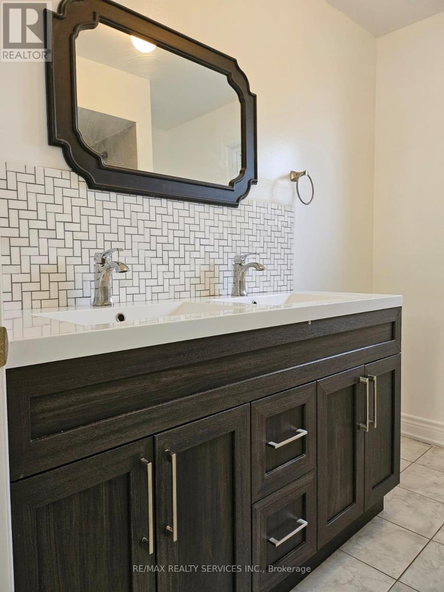 57 Blackmere Circle, Brampton, Ontario  L6W 4B9 - Photo 26 - W12511698