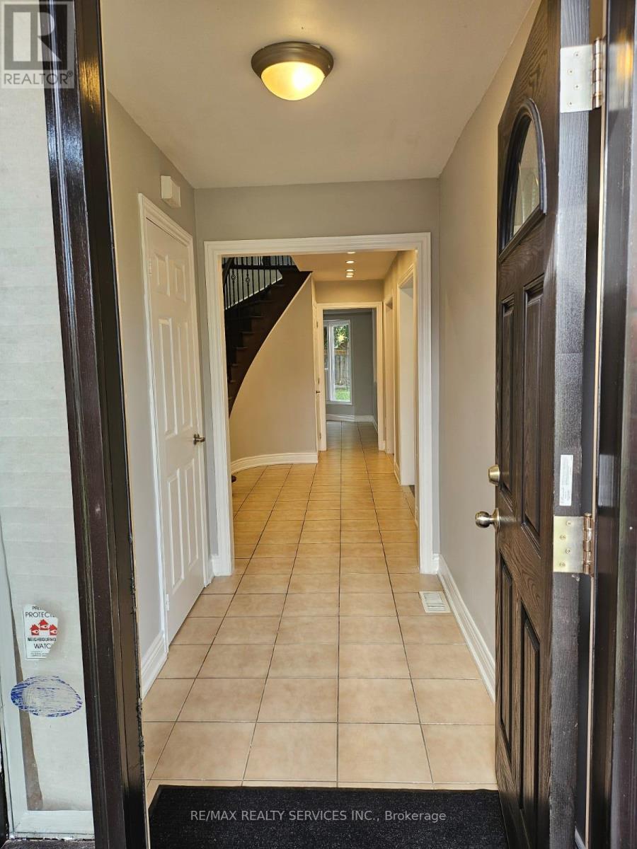 57 Blackmere Circle, Brampton, Ontario  L6W 4B9 - Photo 3 - W12511698