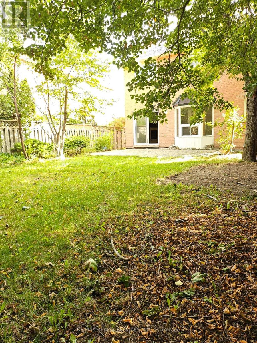 57 Blackmere Circle, Brampton, Ontario  L6W 4B9 - Photo 32 - W12511698