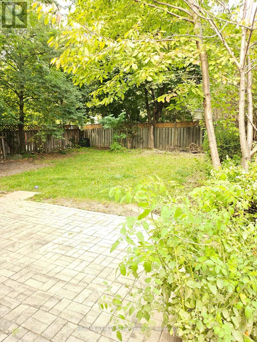 57 Blackmere Circle, Brampton, Ontario  L6W 4B9 - Photo 33 - W12511698