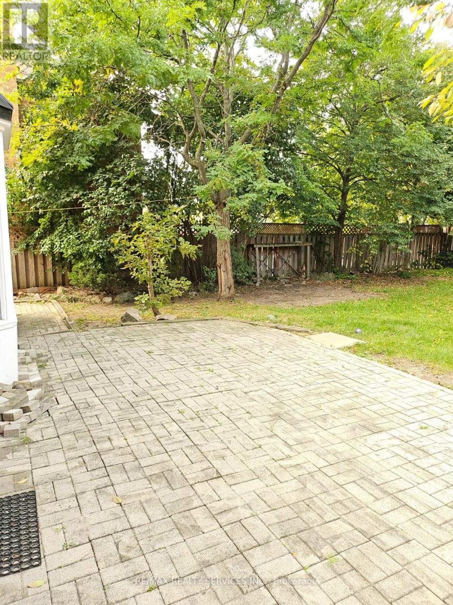 57 Blackmere Circle, Brampton, Ontario  L6W 4B9 - Photo 34 - W12511698