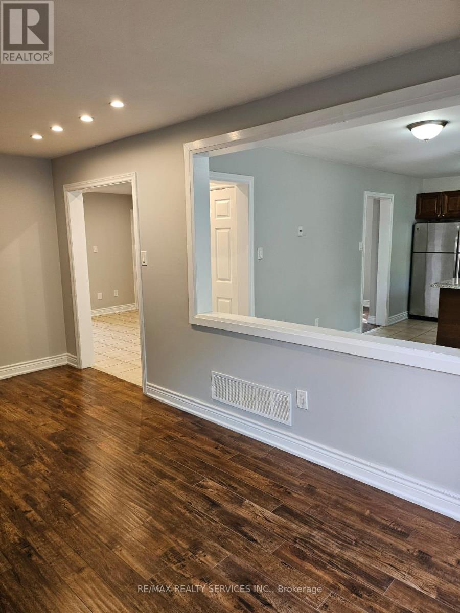 57 Blackmere Circle, Brampton, Ontario  L6W 4B9 - Photo 6 - W12511698