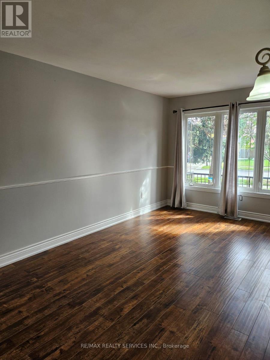 57 Blackmere Circle, Brampton, Ontario  L6W 4B9 - Photo 9 - W12511698