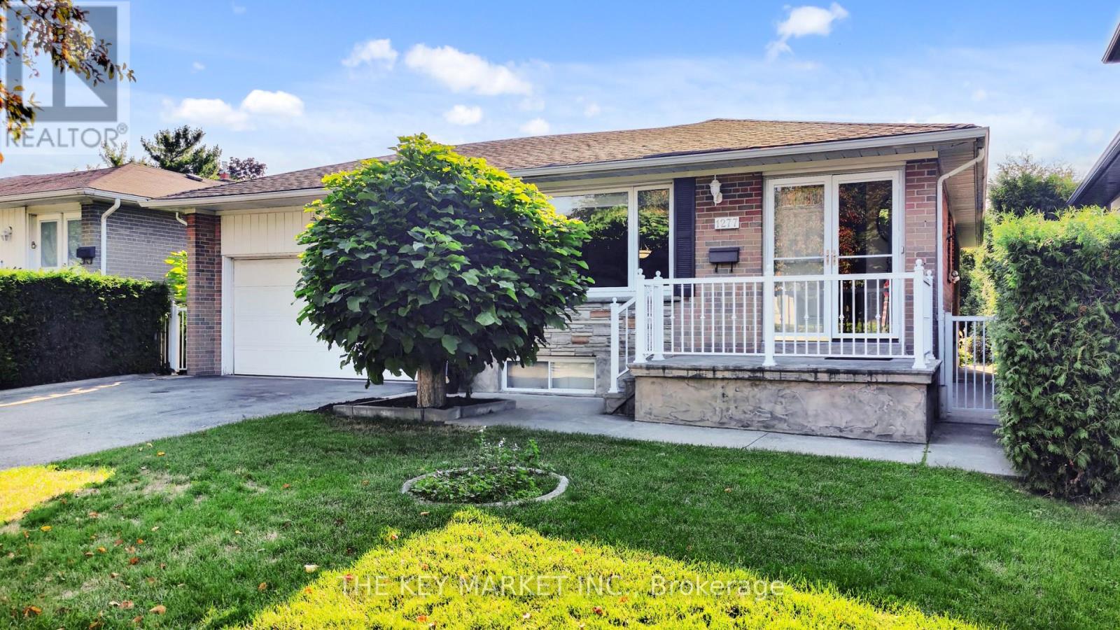 1277 Tyneburn Crescent, Mississauga, Ontario  L4X 1P3 - Photo 3 - W12511702