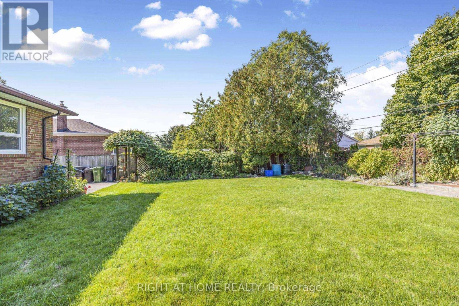 26 Dixfield Drive, Toronto, Ontario  M9C 4J1 - Photo 35 - W12511790