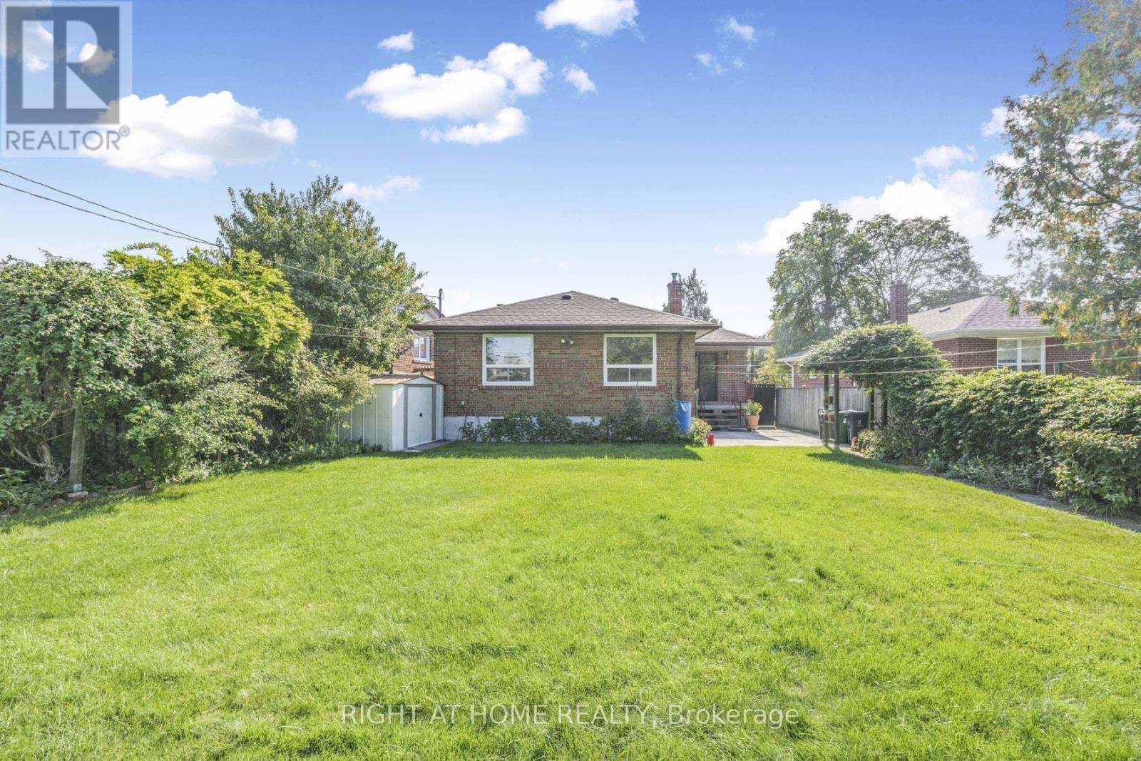 26 Dixfield Drive, Toronto, Ontario  M9C 4J1 - Photo 37 - W12511790