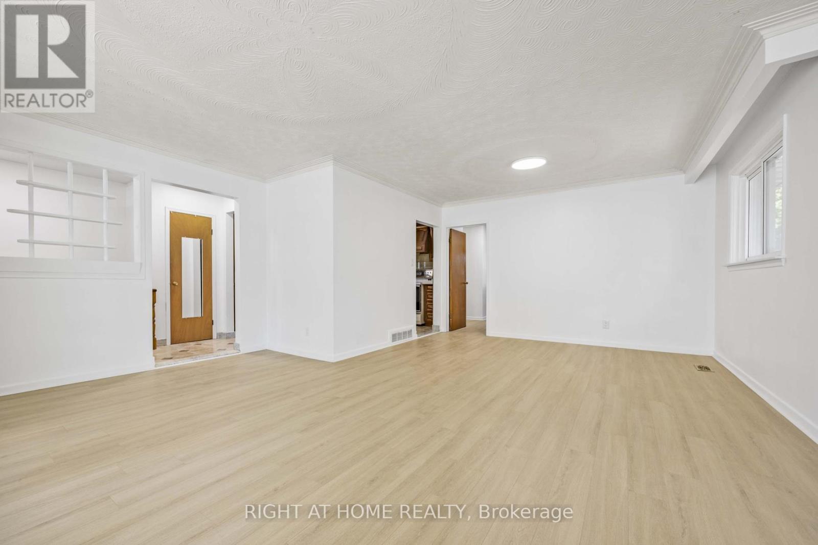 26 Dixfield Drive, Toronto, Ontario  M9C 4J1 - Photo 4 - W12511790