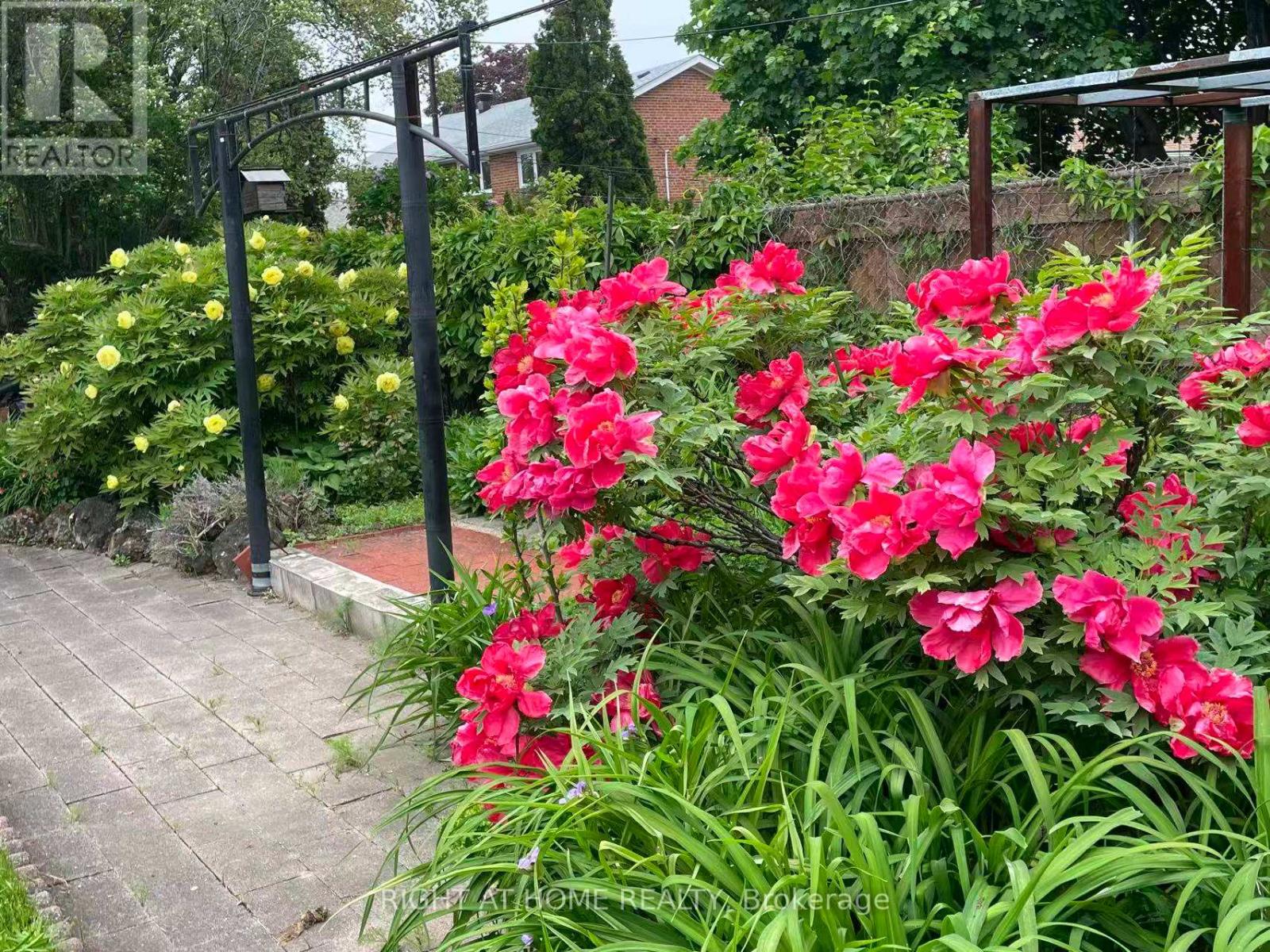 26 Dixfield Drive, Toronto, Ontario  M9C 4J1 - Photo 42 - W12511790