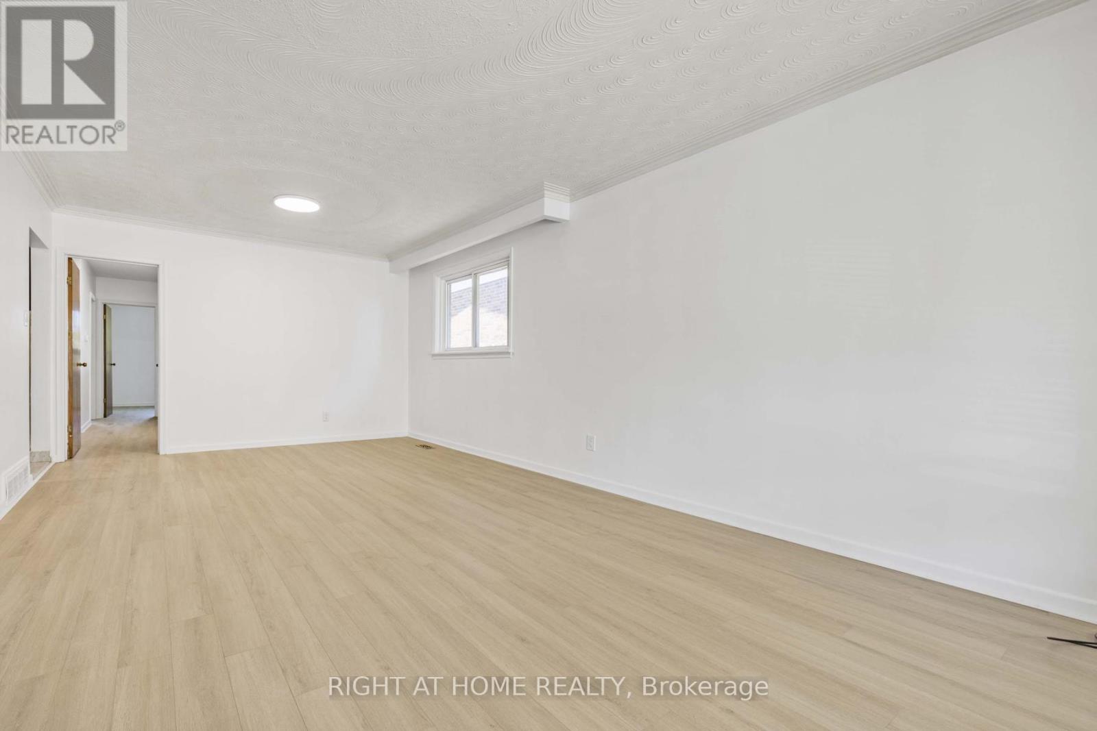 26 Dixfield Drive, Toronto, Ontario  M9C 4J1 - Photo 5 - W12511790