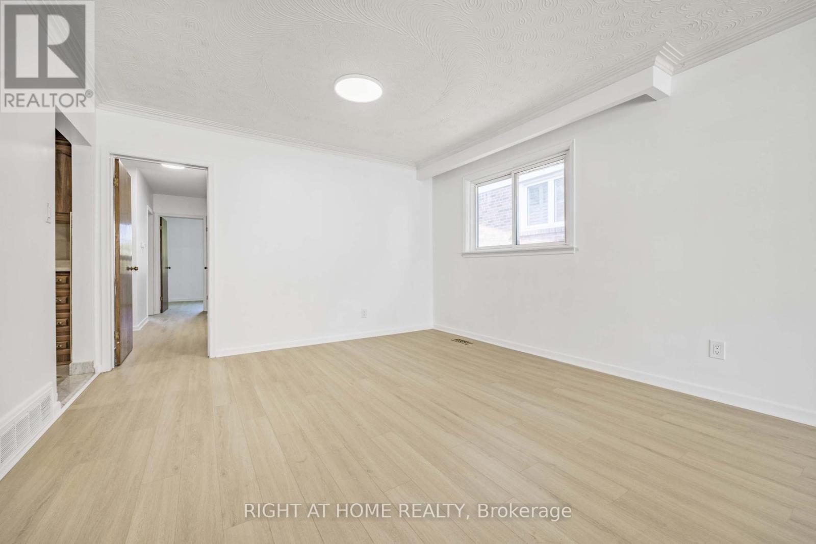 26 Dixfield Drive, Toronto, Ontario  M9C 4J1 - Photo 9 - W12511790