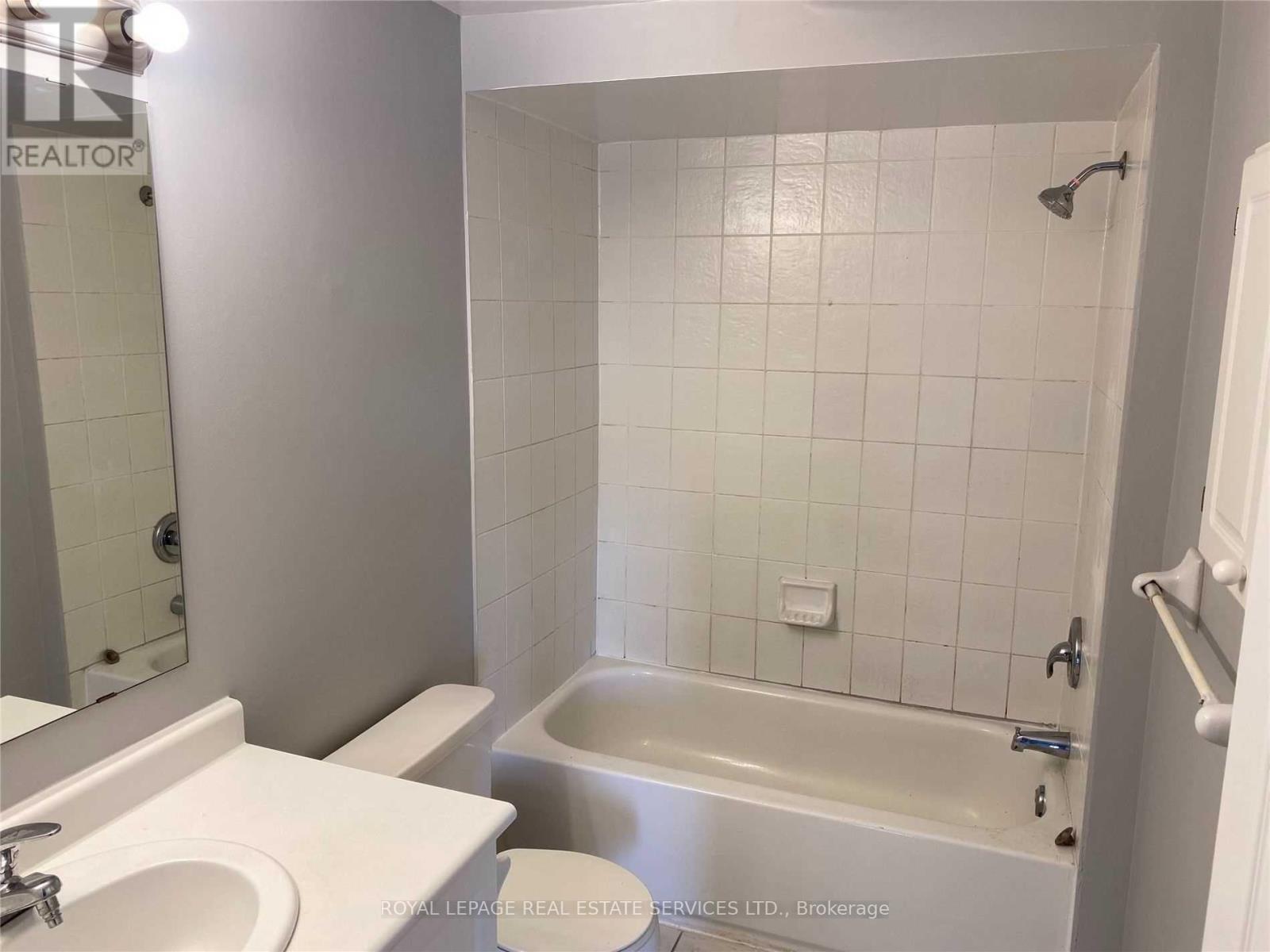 2162 St Clair Avenue W, Toronto, Ontario  M6N 5C1 - Photo 21 - W12511820