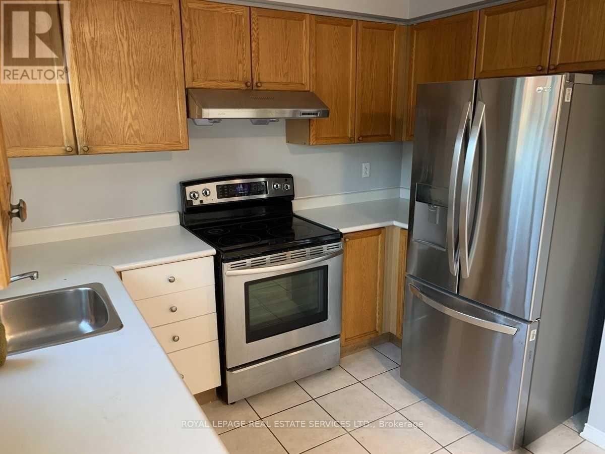 2162 St Clair Avenue W, Toronto, Ontario  M6N 5C1 - Photo 5 - W12511820