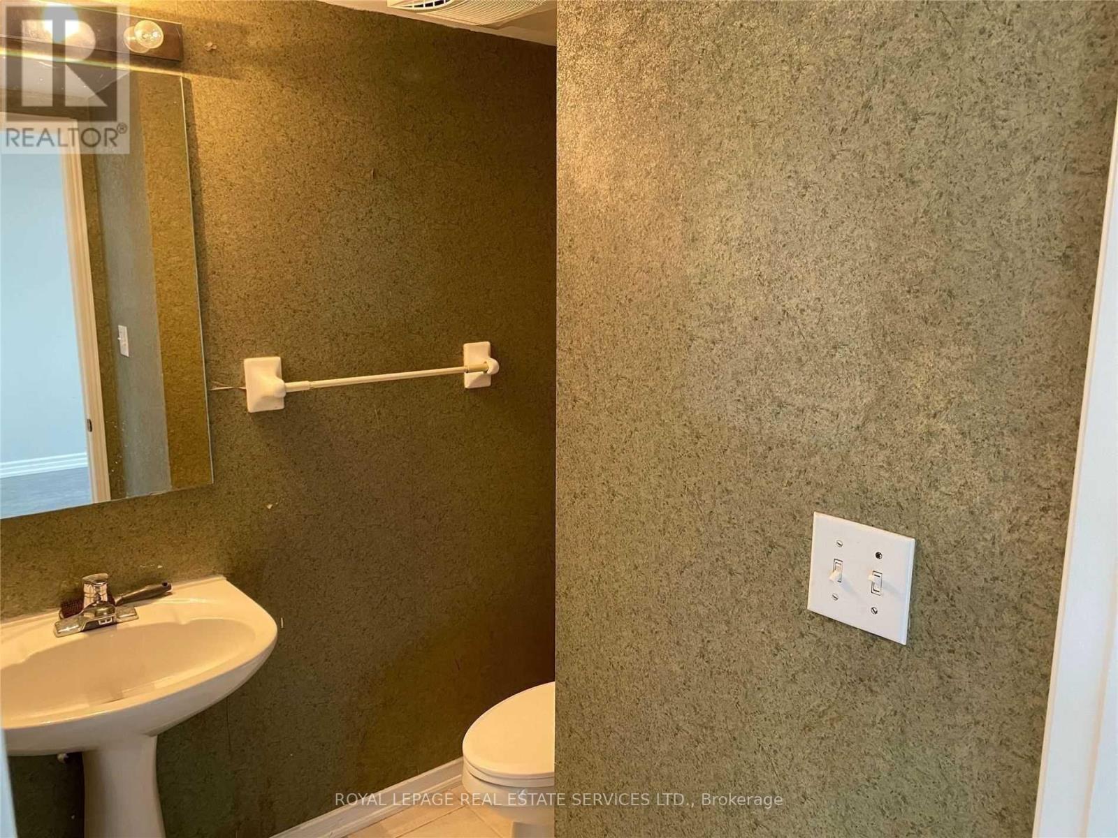 2162 St Clair Avenue W, Toronto, Ontario  M6N 5C1 - Photo 8 - W12511820