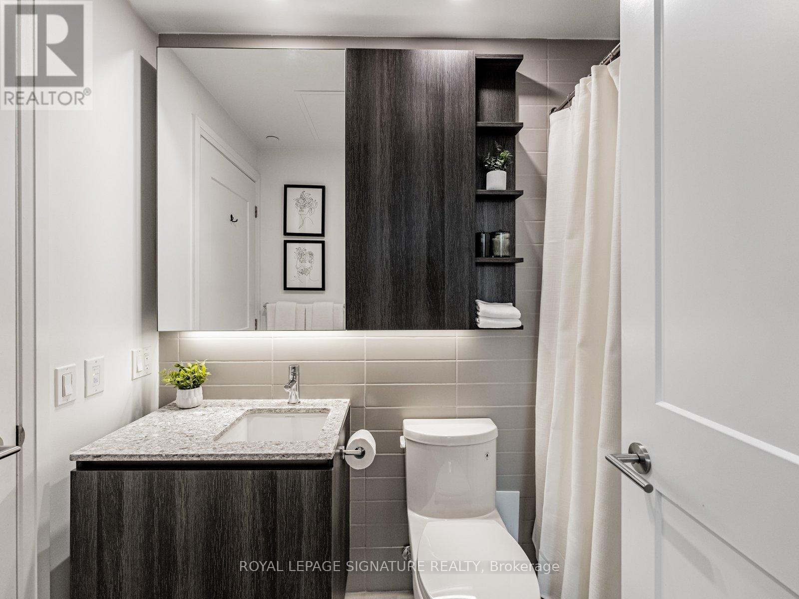 102 - 21 Park Street E, Mississauga, Ontario  L5G 0C2 - Photo 10 - W12511850