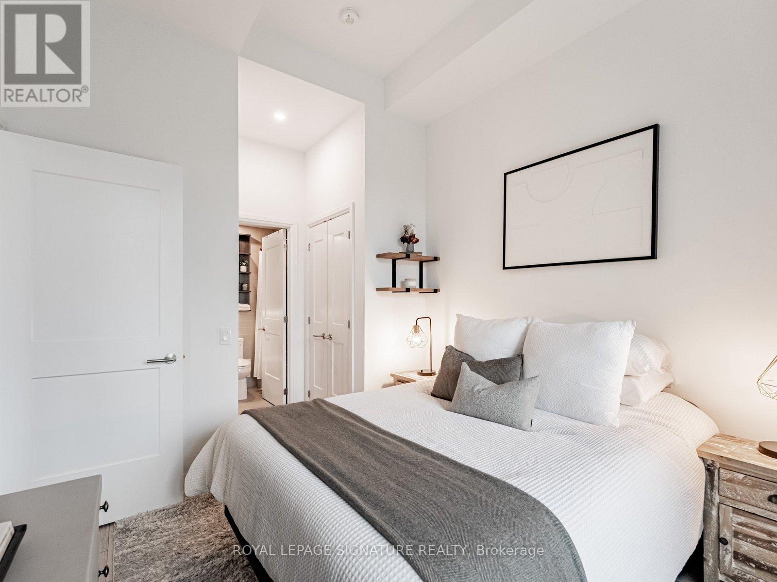 102 - 21 Park Street E, Mississauga, Ontario  L5G 0C2 - Photo 8 - W12511850