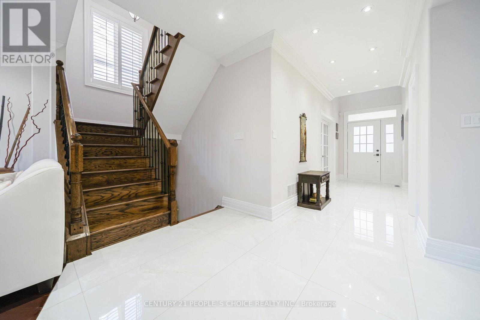 915 Gaslight Way, Mississauga, Ontario  L5W 1A2 - Photo 12 - W12511864