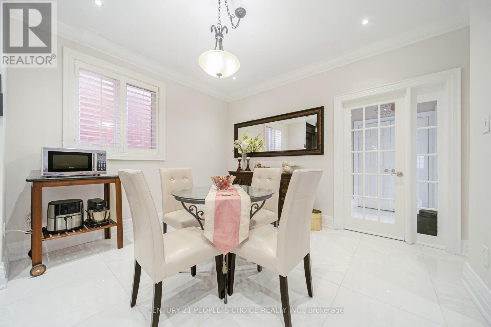 915 Gaslight Way, Mississauga, Ontario  L5W 1A2 - Photo 16 - W12511864