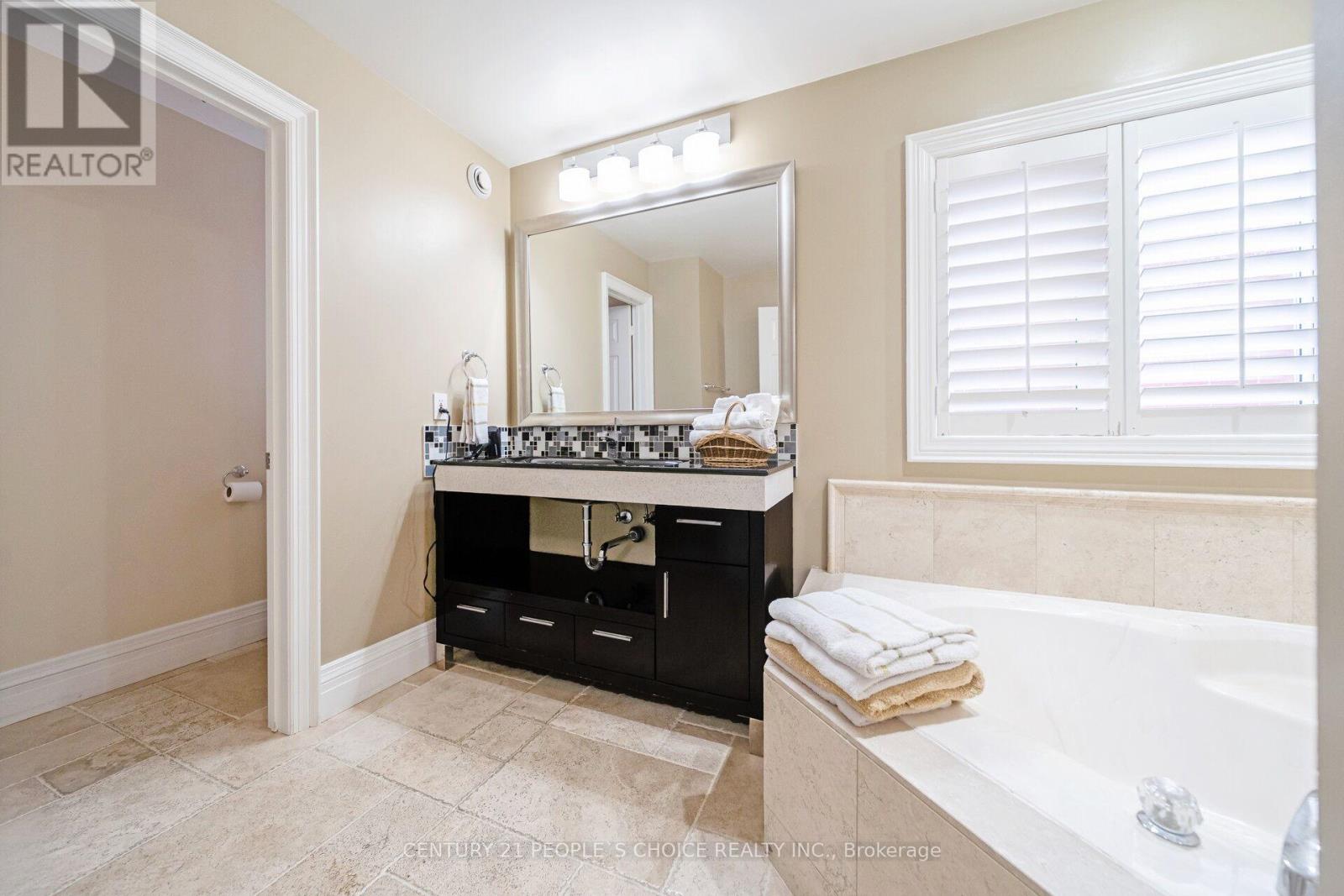 915 Gaslight Way, Mississauga, Ontario  L5W 1A2 - Photo 29 - W12511864