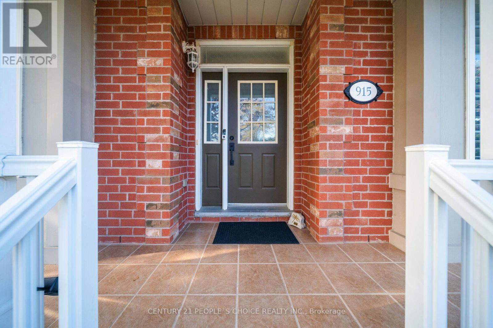 915 Gaslight Way, Mississauga, Ontario  L5W 1A2 - Photo 4 - W12511864