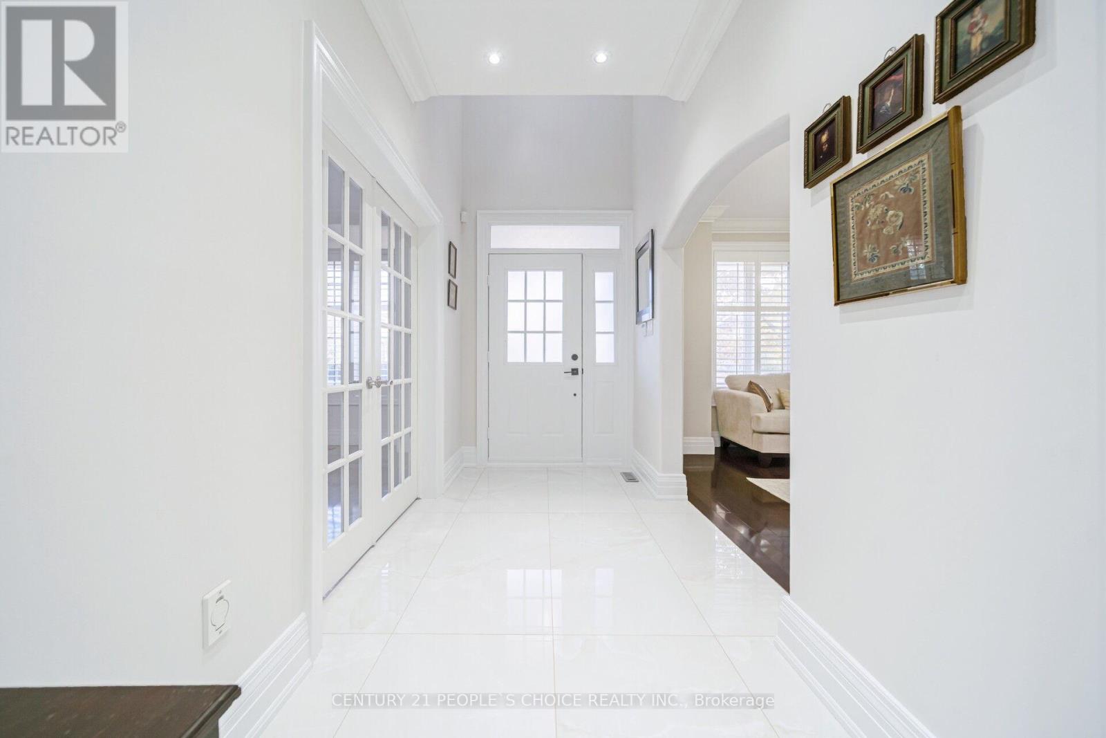 915 Gaslight Way, Mississauga, Ontario  L5W 1A2 - Photo 5 - W12511864