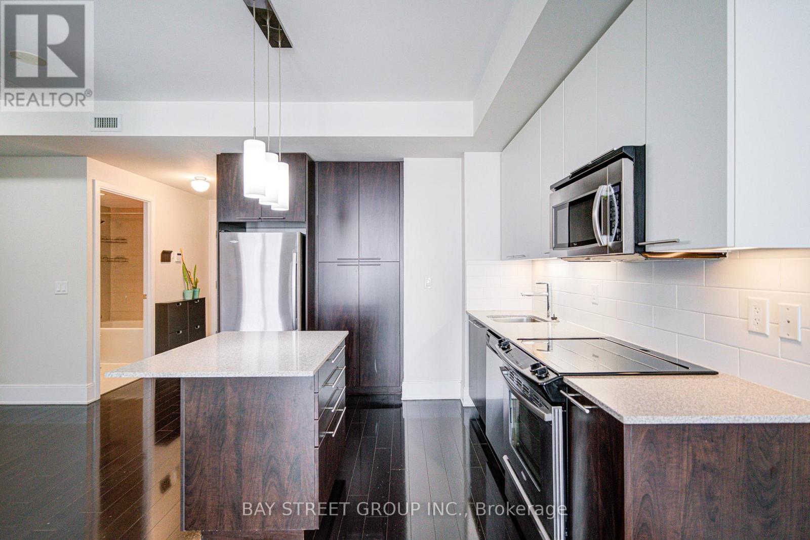 212 - 70 Roehampton Avenue, Toronto, Ontario  M4P 1R2 - Photo 17 - C12510754