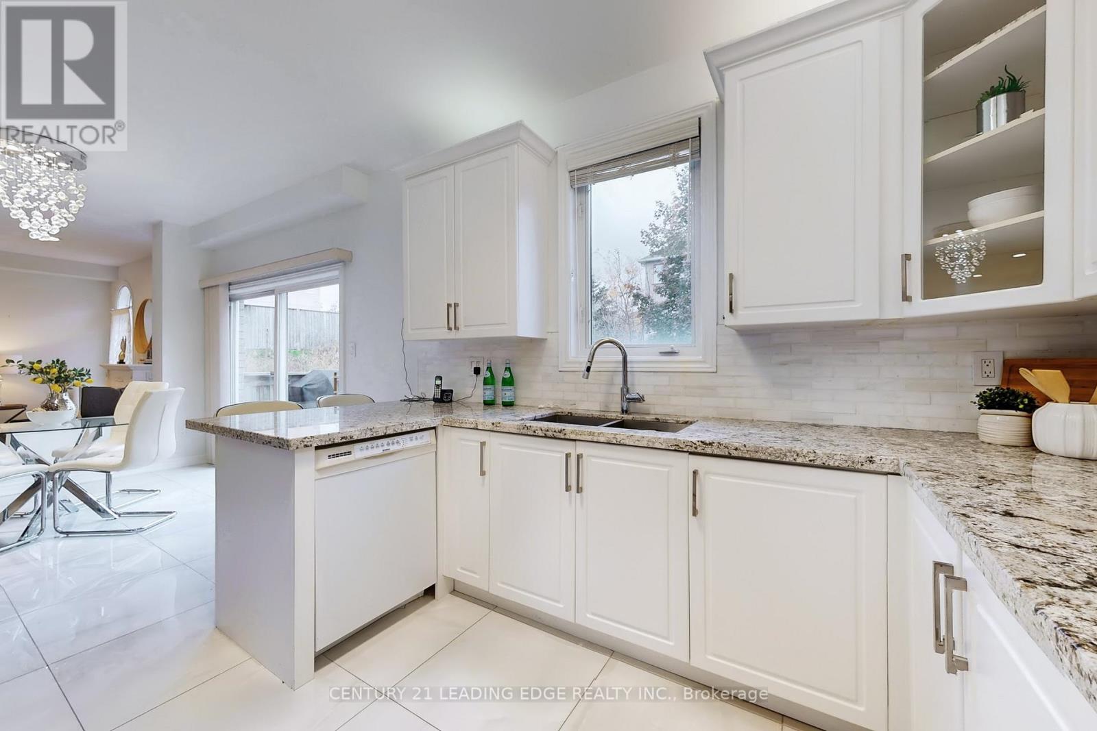 18 Fountain Court, Richmond Hill, Ontario  L4S 2K4 - Photo 17 - N12511870