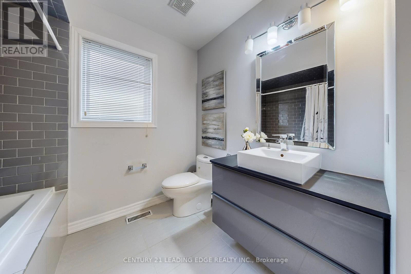 18 Fountain Court, Richmond Hill, Ontario  L4S 2K4 - Photo 35 - N12511870