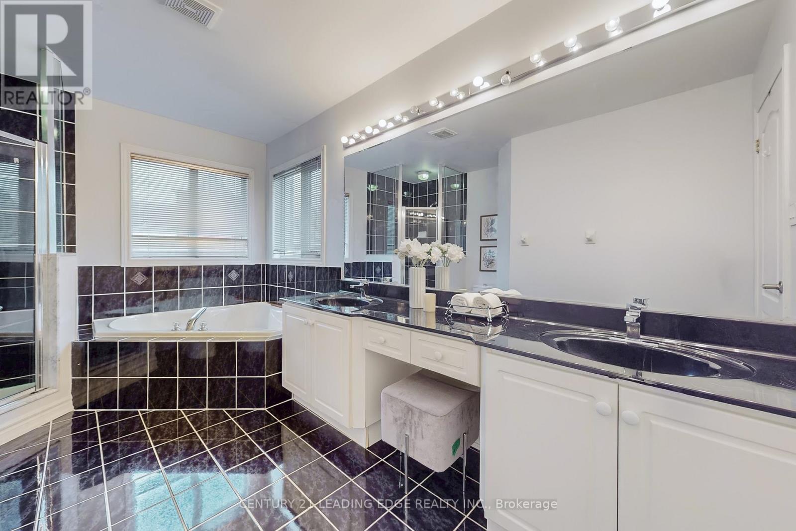 18 Fountain Court, Richmond Hill, Ontario  L4S 2K4 - Photo 27 - N12511870