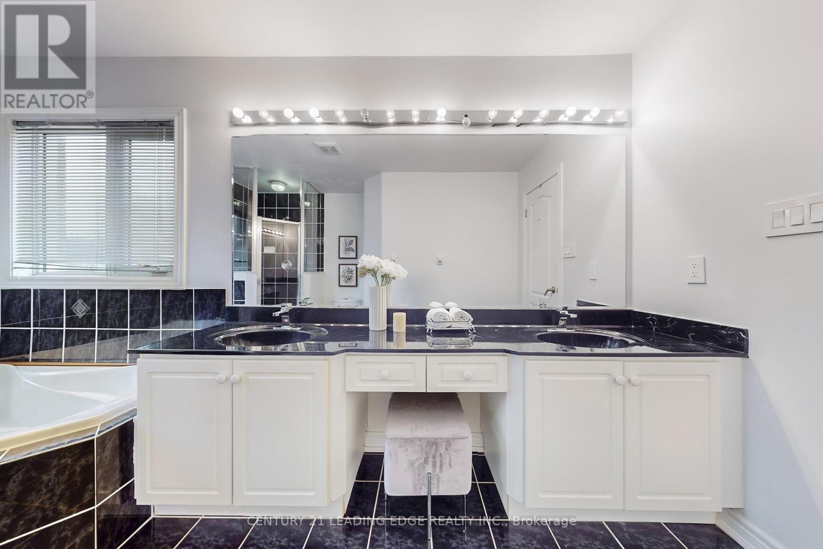 18 Fountain Court, Richmond Hill, Ontario  L4S 2K4 - Photo 28 - N12511870