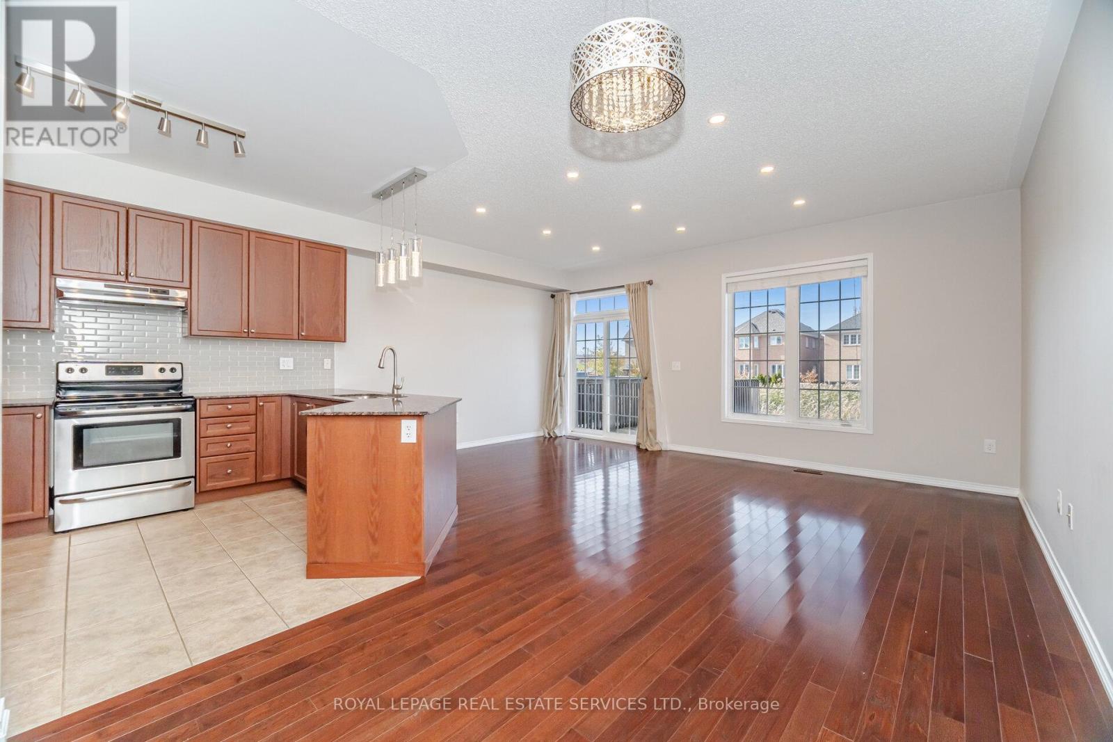 4 - 745 Farmstead Drive, Milton, Ontario  L9T 8B1 - Photo 11 - W12449135