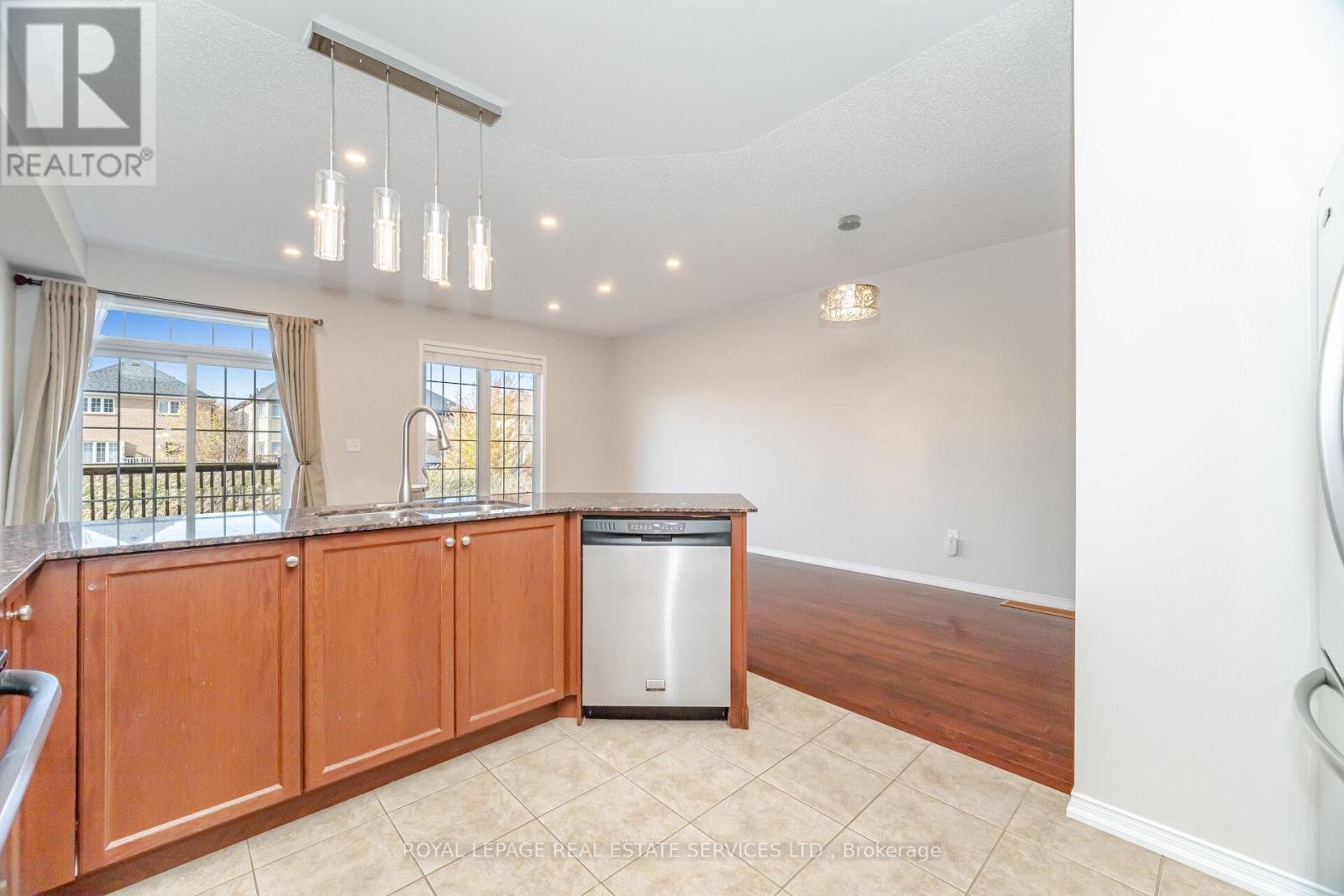 4 - 745 Farmstead Drive, Milton, Ontario  L9T 8B1 - Photo 8 - W12449135