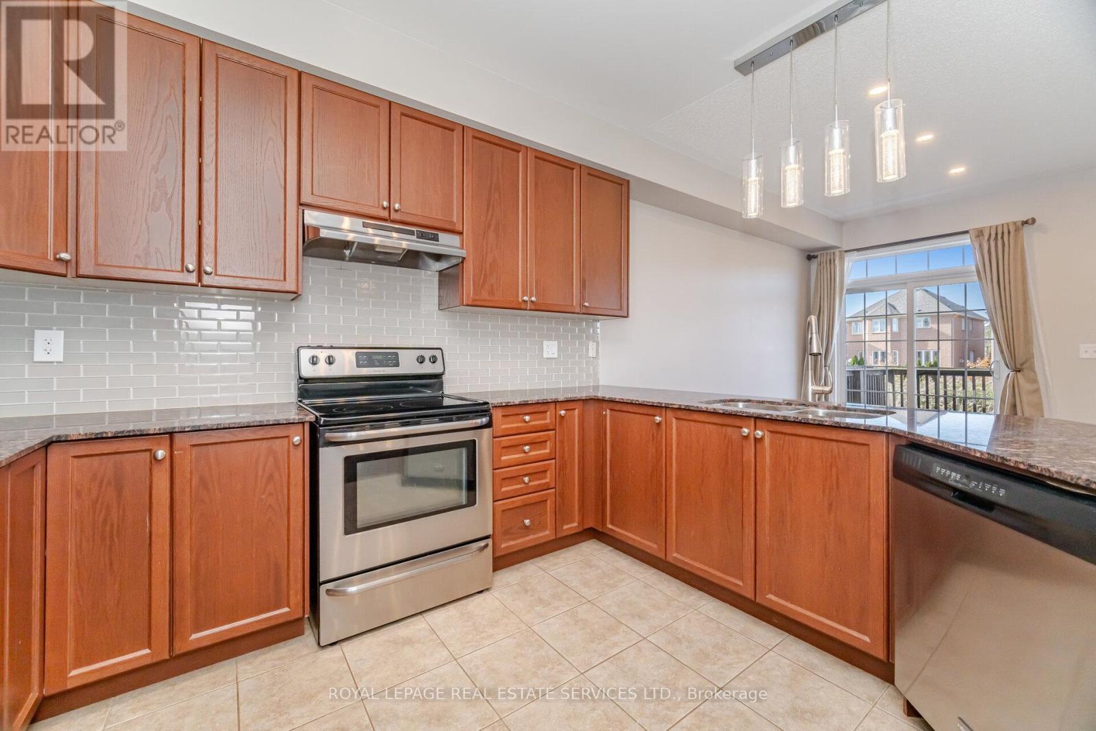 4 - 745 Farmstead Drive, Milton, Ontario  L9T 8B1 - Photo 9 - W12449135