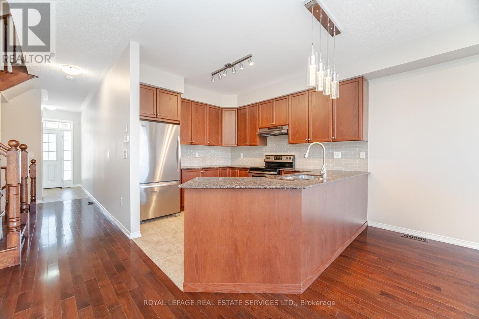 4 - 745 Farmstead Drive, Milton, Ontario  L9T 8B1 - Photo 6 - W12449135