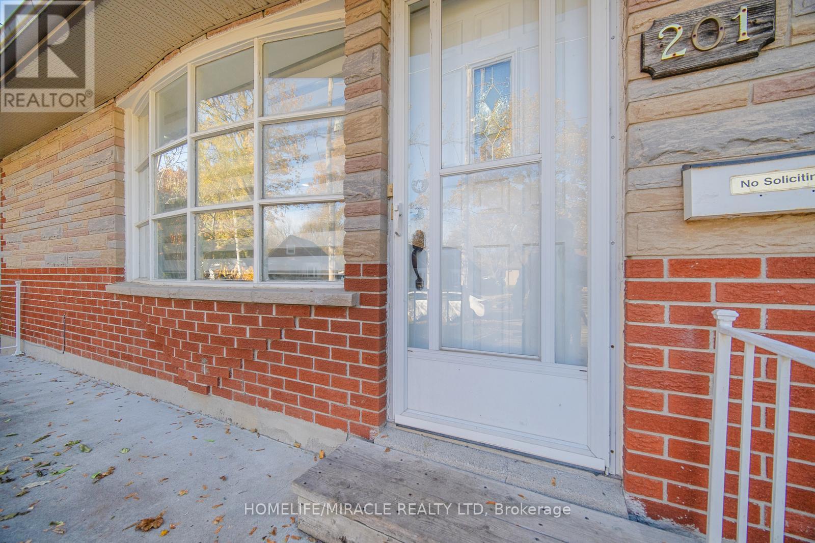 Photo 7 of 39 for 201 Emerson Avenue