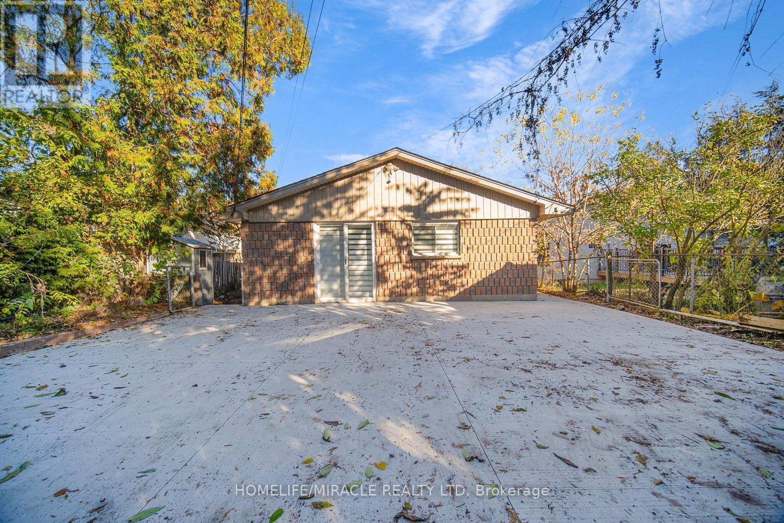 201 Emerson Avenue, London South, Ontario  N5Z 3L5 - Photo 38 - X12503012