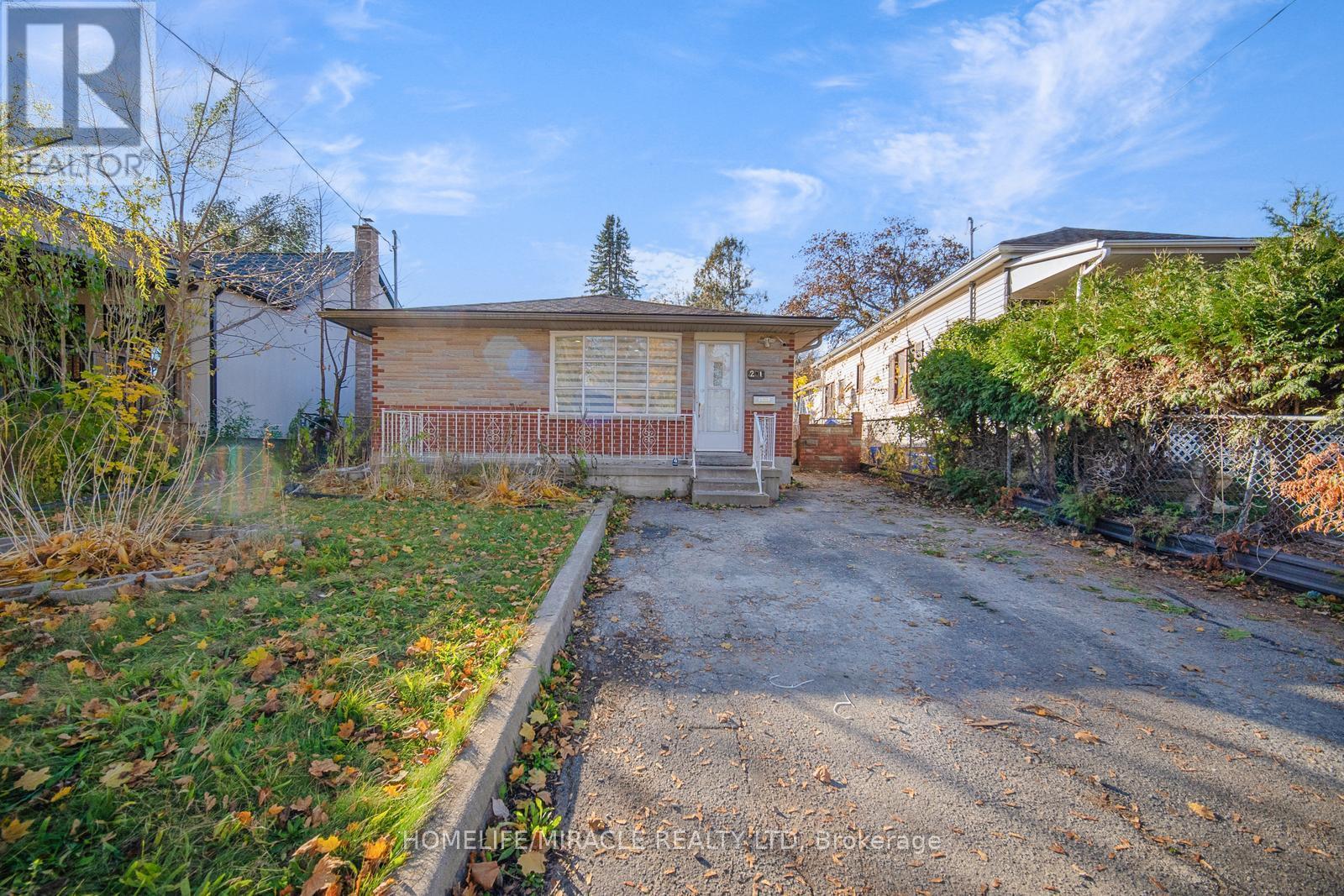 201 Emerson Avenue, London South, Ontario  N5Z 3L5 - Photo 2 - X12503012