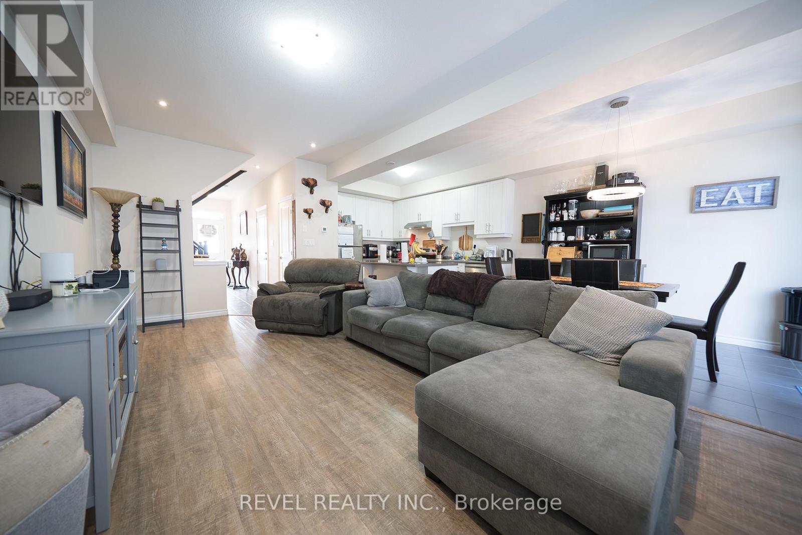 2b Vic Chambers Place, Brant, Ontario  N3L 0E7 - Photo 7 - X12511786