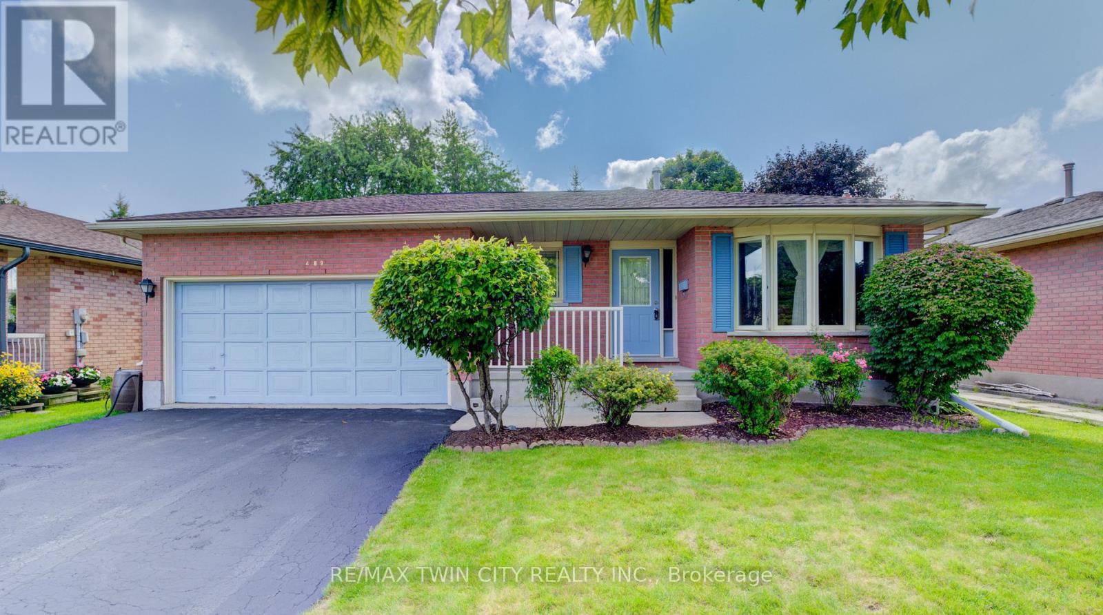 489 NORTHLAKE DRIVE, Waterloo, Ontario
