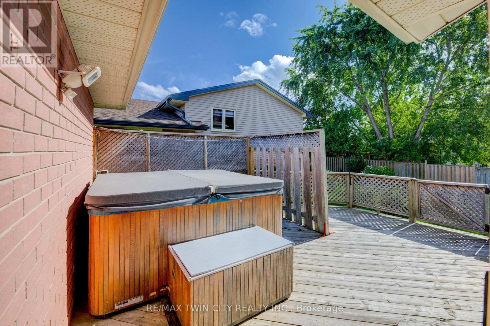 489 Northlake Drive, Waterloo, Ontario  N2V 1V5 - Photo 17 - X12511808