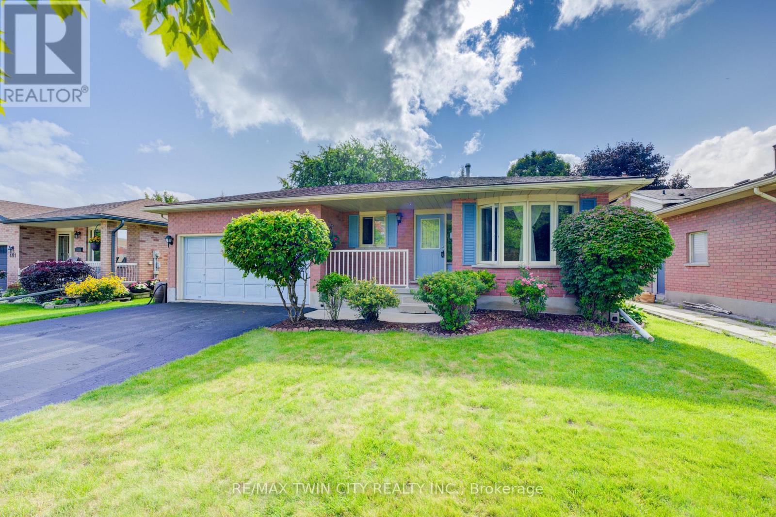 489 Northlake Drive, Waterloo, Ontario  N2V 1V5 - Photo 2 - X12511808